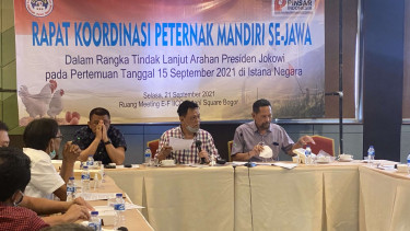 Rapat koordinasi peternak ayam mandiri se Jawa.