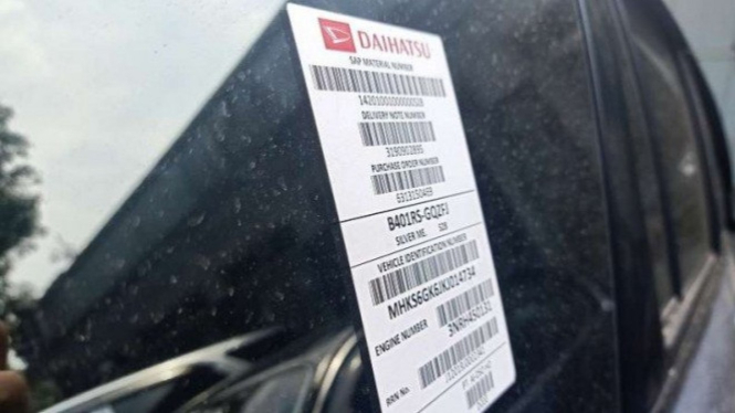 stiker pada mobil baru