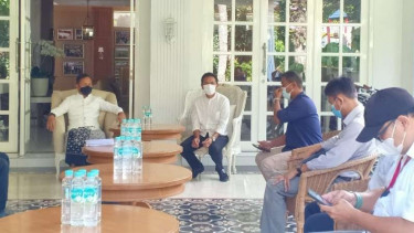 Wali Kota Bogor Bima Arya usai beraudiensi dengan Paguyuban Objek Wisata Bogor di Pendopo VI, Perumahan Baranangsiang Indah, Kota Bogor, Jawa Barat, Rabu 22 September 2021.