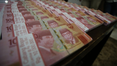 Uang palsu.