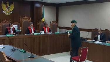 Terdakwa Mayjen Purnawirawan TNI Kivlan Zen menjalani sidang agenda vonis