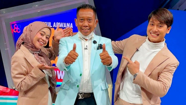 Rizky Billar & Lesti Kejora bersama Tukul Arwana
