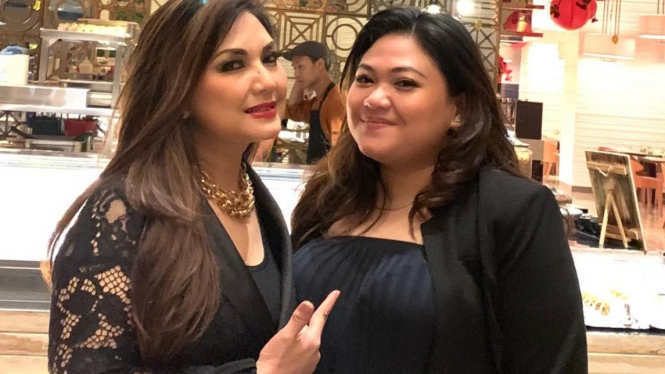 Nia Daniaty dan Olivia Nathania.