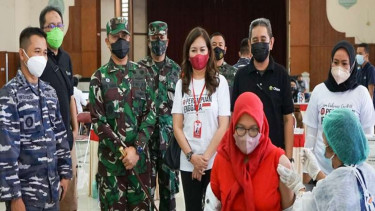 Serbuan vaksinasi massal digelar di Gresik, Jawa Timur