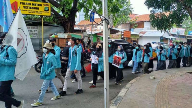 Aliansi BEM Seluruh Indonesia longmarch menuju Gedung KPK, Senin, 27 September.