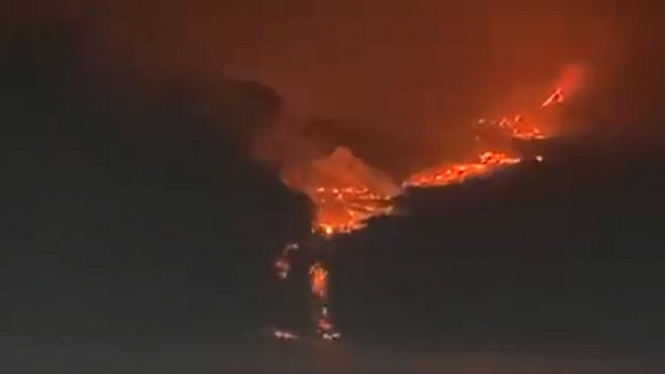 Lava letusan Gunung berapi Cumbre Vieja di Kepulauan Canary Spanyol