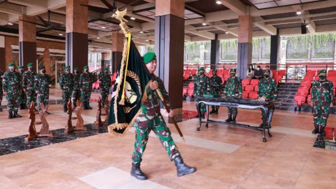 VIVA Militer: KSAD Jenderal TNI Andika Perkasa memimpin Sertijab Pati TNI AD