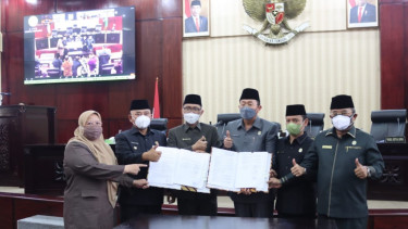 Penandatanganan persetujuan bersama rancangan Peraturan Daerah