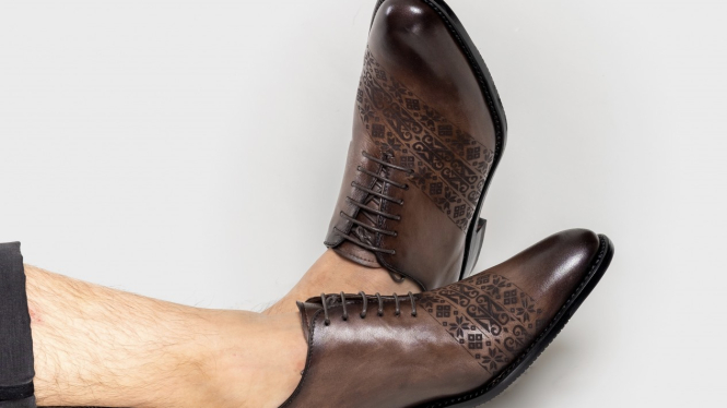 Sepatu batik