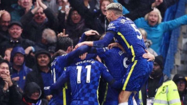 Pemain Chelsea rayakan gol.