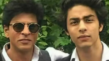 Permohonan Penangguhan Penahanan Ditolak, Fans Hibur Shah Rukh Khan dan Aryan dengan 