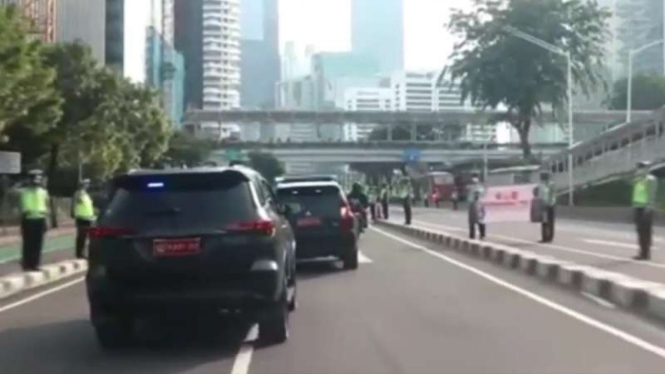 VIVA Militer: Sejumlah anggota Polisi beri hormat kepada Panglima TNI