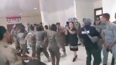 Viral Video Satpol PP Pesta Pora (Facebook/Putri Rere)