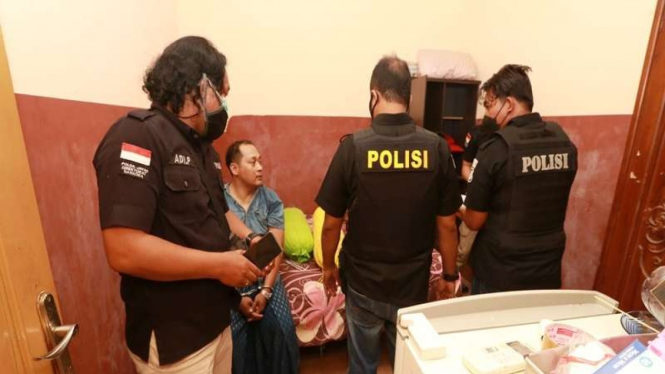 Aparat gabungan menggerebek Kampung Narkoba di Surabaya 