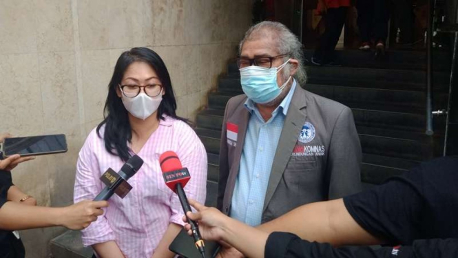 Seorang ibu melaporkan oknum brimob ke Propam karena halangi bertemu anaknya