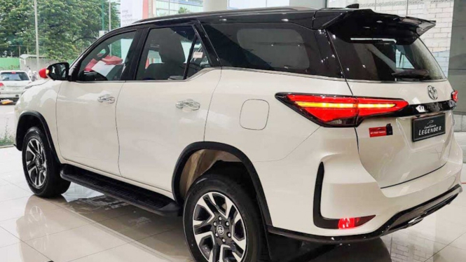 Toyota Fortuner Legender