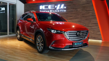 Mobil Mazda dengan kaca film ICE-u.