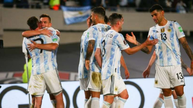 Pemain Timnas Argentina rayakan gol.