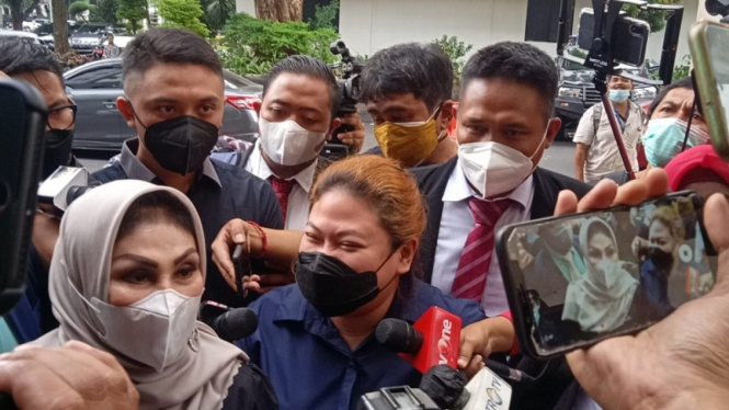 Anak penyanyi lawas Nia Daniaty, Olivia Nathania memenuhi panggilan polisi 