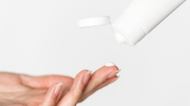 Ilustrasi lotion/pelembap/skincare.