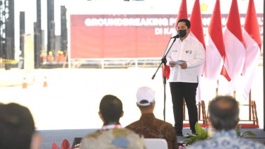 Menteri BUMN Erick Thohir di lokasi Groundbreaking Pembangunan Smelter Freeport Indonesia di KEK Gresik.
