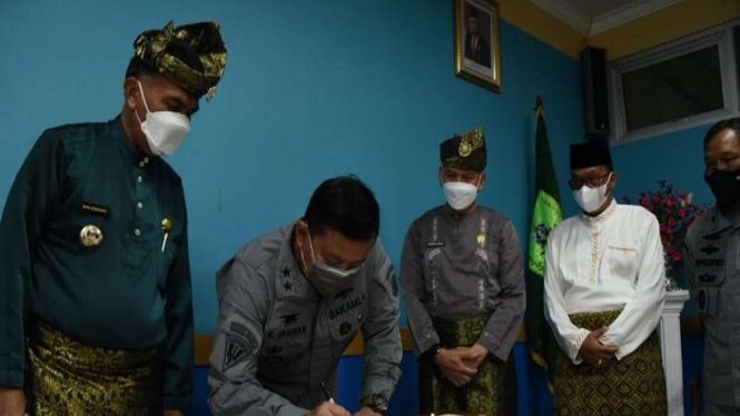 Penandatanganan kerjasama Bakamla RI dengan Pemkab Natuna