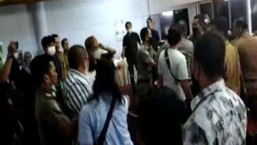 Rapat DPRD Kabupaten Bungo Jambi dengan perwakilan warga diwarnai keributan