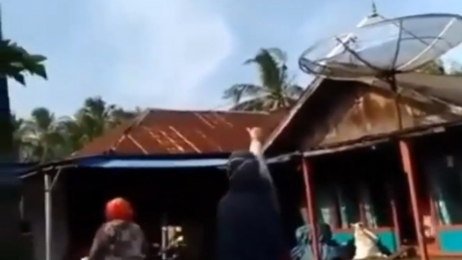 Viral Angka 2 di Langit Bikin Heboh Emak-emak (Instagram/talkshow_ngakak)