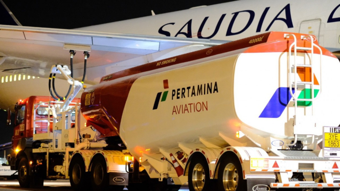 Proses pengisian avtur ke pesawat/Ilustrasi bisnis aviasi Pertamina