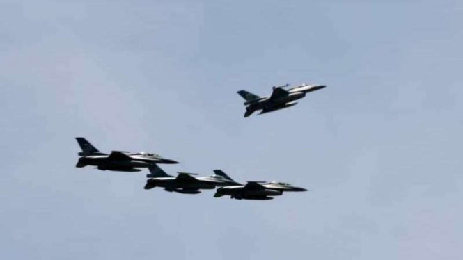 VIVA Militer: Empat jet tempur F-16 TNI Angkatan Udara
