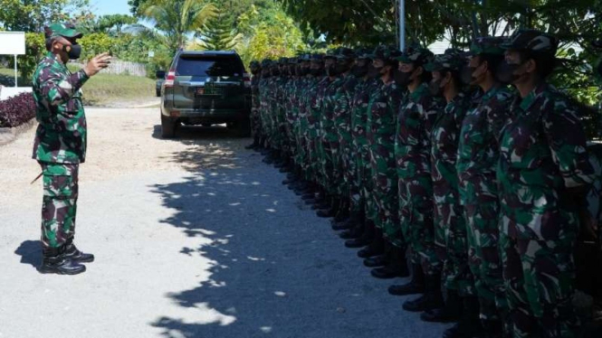 Pangdam XVIII/Kasuari, Mayjen TNI I Nyoman Cantiasa memberi arahan anggota Kowad