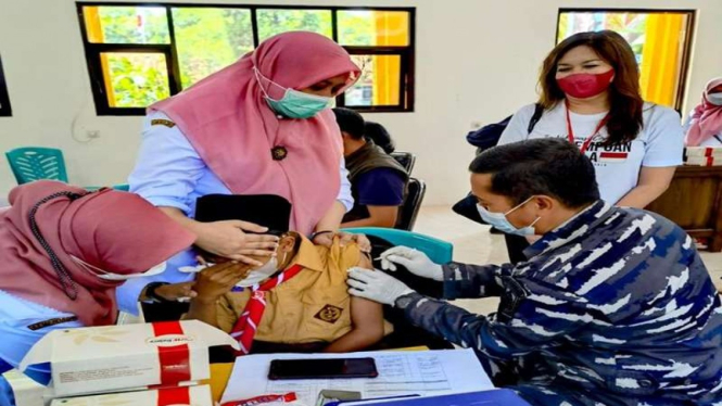 Vaksinasi para pelajar di Pasuruan, Jawa Timur