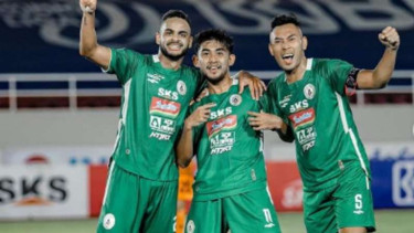 Pemain PSS Sleman rayakan kemenangan