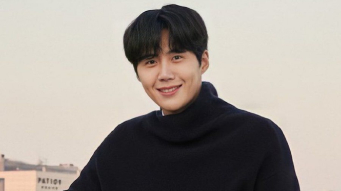 Kim Seon Ho.