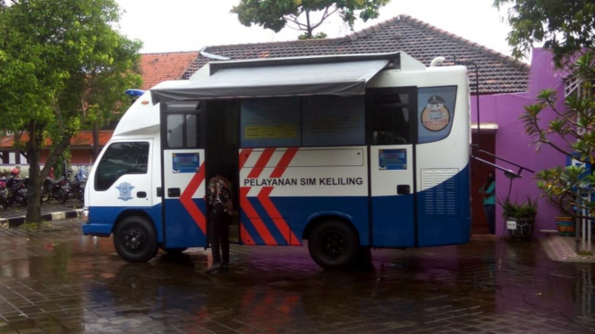 Mobil SIM Keliling.