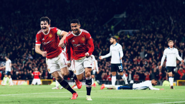 Cristiano Ronaldo dan Harry Maguire merayakan gol