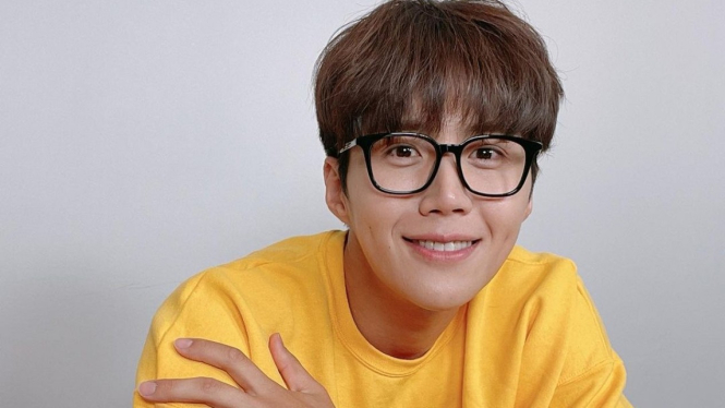 Kim Seon Ho.