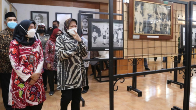 Mensos Risma kunjungi perpustakaan di area Makam Bung Karno di Blitar, Jawa Timur.