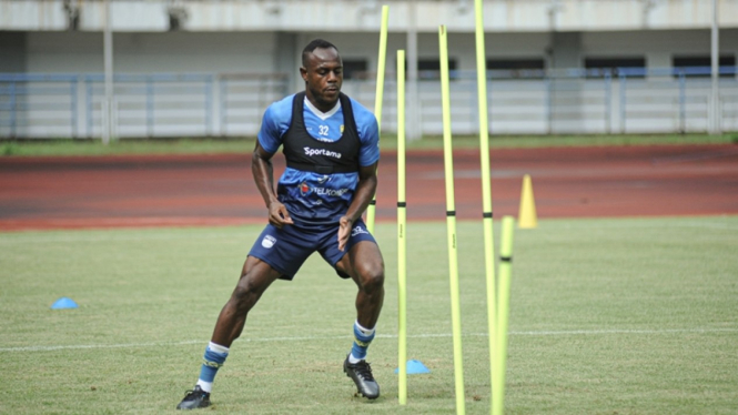Bek Persib, Victor Igbonefo
