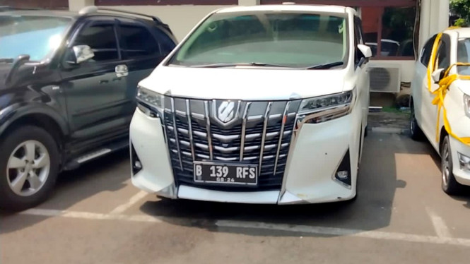 Mobil selebgram Rachel Vennya yang diperiksa terkait penggunaan nomor plat polisi 