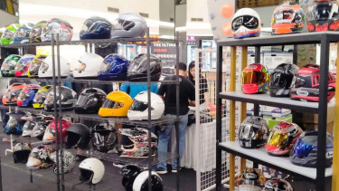 Pameran Helm