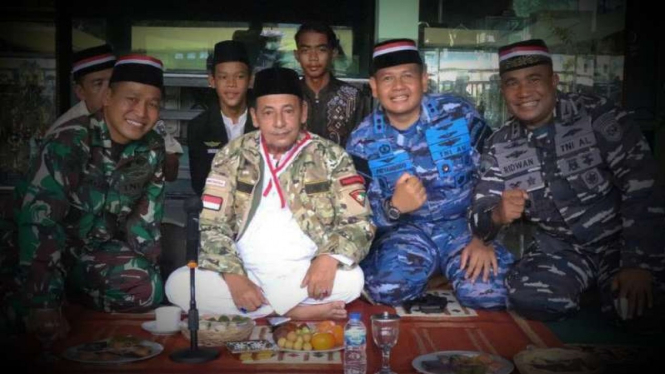 VIVA Militer:' Habib Lutfhi di markas Yonif 407/Padma Kusuma.