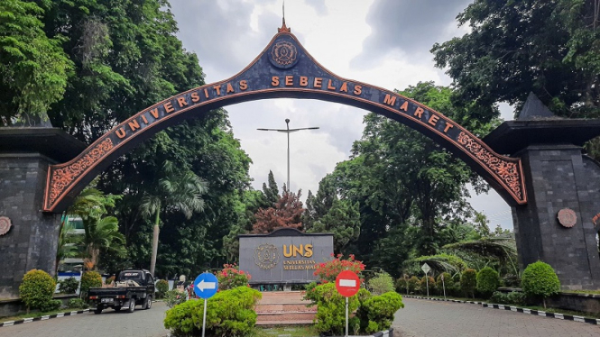 Gerbang Universitas Sebelas Maret (UNS) 