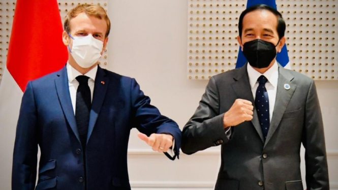 Presiden Jokowi bersama Presiden Prancis, Emmanuel Macron.