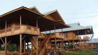 Rumah panggung Woloan.
