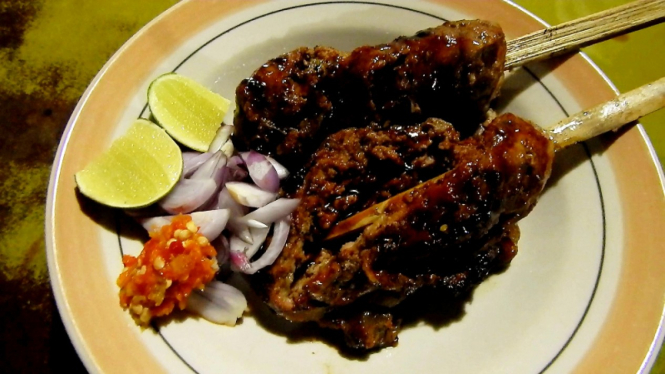 Sate buntel.