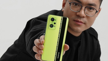 Realme GT Neo2.