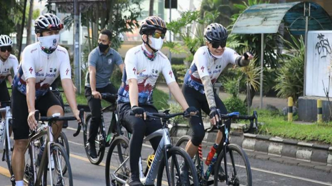 Gubernur Jawa Tengah Ganjar Pranowo mengajak Wali Kota Solo Gibran gowes