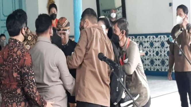 Wamenparekraf Angela Tanoesoedibjo pingsan di keraton Solo