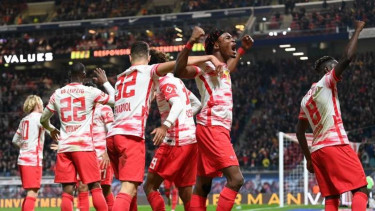 Pemain RB Leipzig merayakan gol.